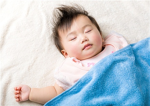 亚洲人,女婴,睡觉,毛巾