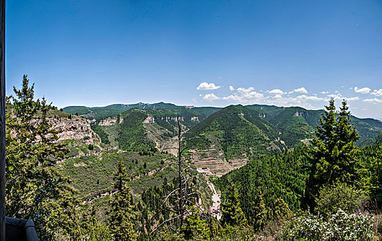 山西省宁武县芦芽山景区芦芽山悬崖古栈道下的群山