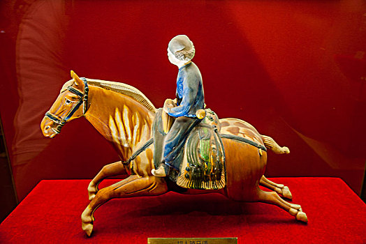 陕西省西安大唐芙蓉园紫云楼展出的出土文物,胡人骑马俑