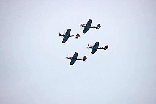 首届重庆大足航展上,英国雅皮士飞行队则带来空中芭蕾般灵动的编队特技飞行表演