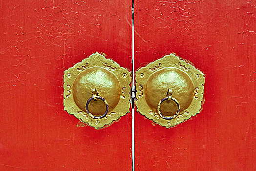 寺庙的红色大门
