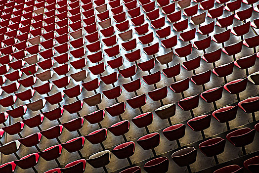 体育馆內红色坐席
