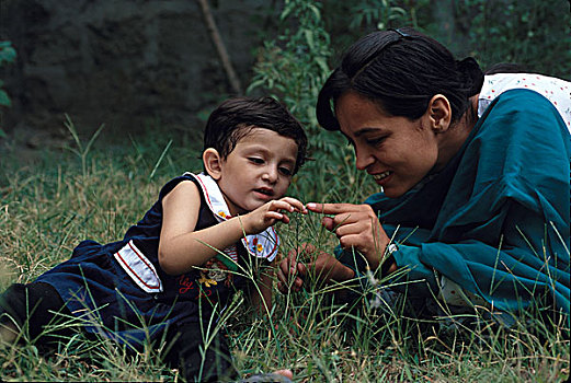 女人,孩子,领会,自然,实验,花,花园,学校,城市,北方,区域,巴基斯坦,五月,2005年