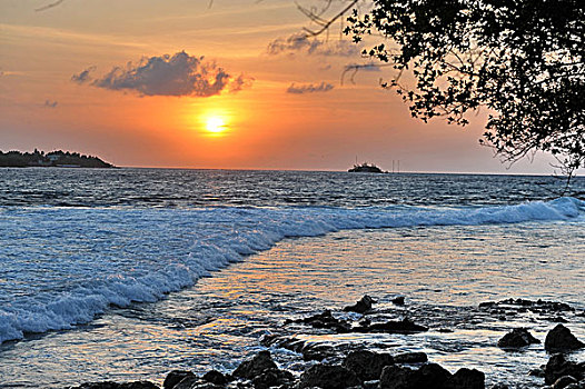 马尔代夫梦幻岛海滩日落