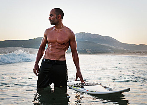 一个,男人,站立,水,冲浪板,海滩,安达卢西亚,西班牙