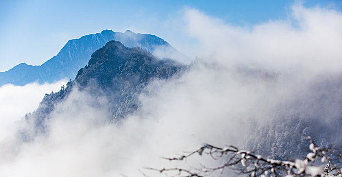 西岭雪山大雪的美丽风景