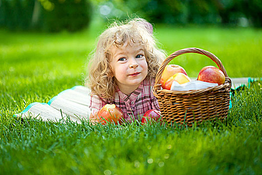 高兴,微笑,孩子,吃,苹果,户外,公园