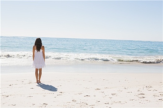 黑发,白人,太阳裙,走,海洋