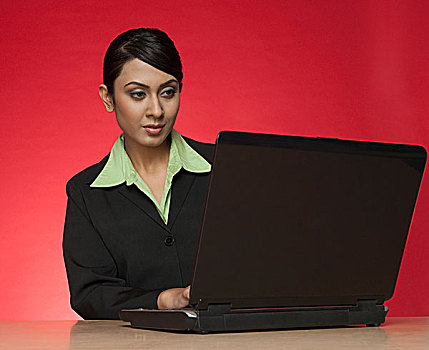 职业女性,笔记本电脑