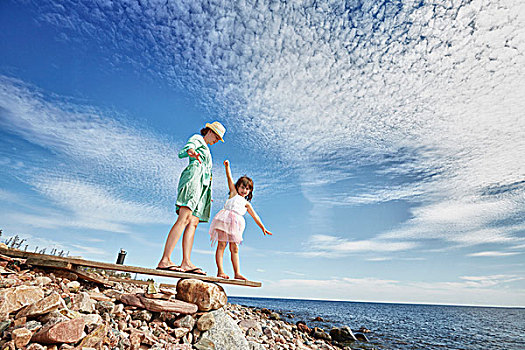 母女,厚木板,海滩,瑞典