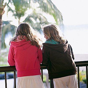 两个女孩,毛伊岛,夏威夷,美国