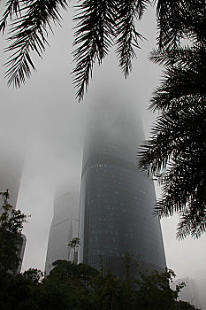 雨雾中的广州西塔,广州国际金融中心,广州ifc