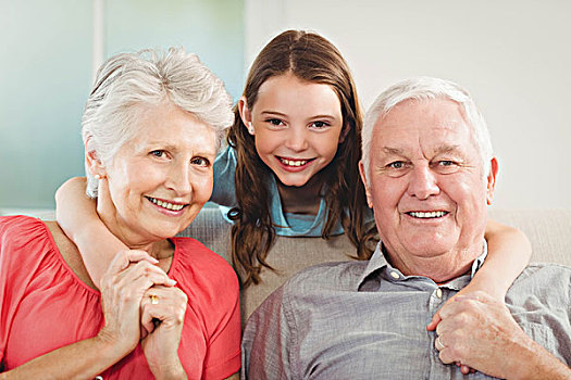 微笑,孙女,搂抱,祖父母,客厅,头像