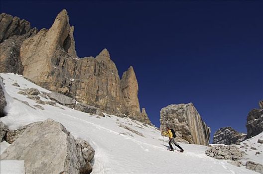 雪鞋,远足者,三个山峰,高,山谷,多罗迈特,阿尔卑斯山,意大利,欧洲