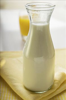 玻璃瓶,牛奶,布餐巾