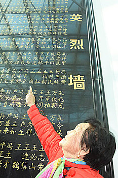 南京扬州媒体人助力兵妈妈周宏英寻找拥军引路人王岗的亲属纪实