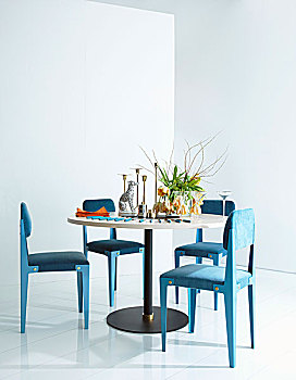圆,桌子,淡蓝色,软垫,椅子,花瓶,郁金香,狗,装饰