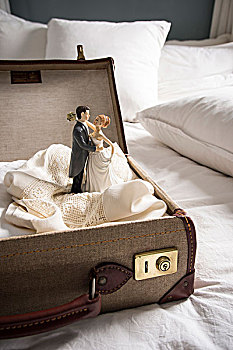 手提箱,床,婚礼,小雕像