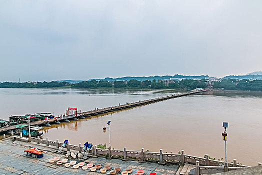 江西省赣州市贡江外滩浮桥建筑景观