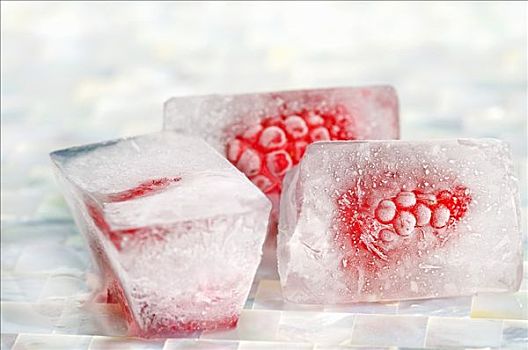 三个,树莓,冰块