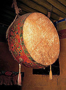 西藏布达拉宫人皮鼓