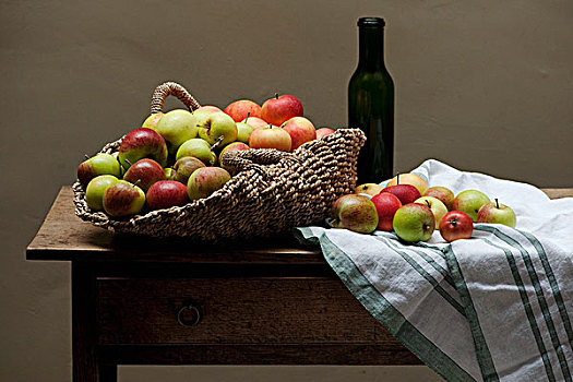 篮子,苹果,葡萄酒,桌上