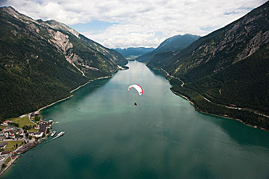 航拍,滑翔伞,湖,阿亨湖地区,提洛尔,奥地利,欧洲