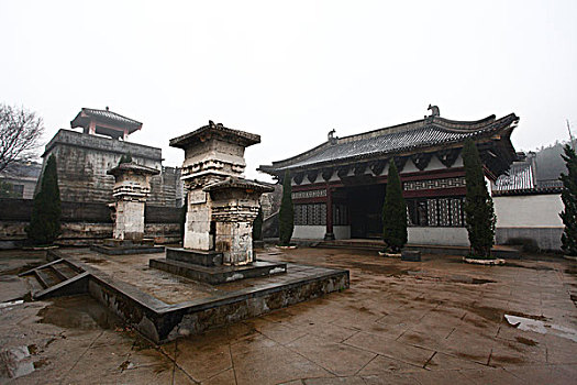 横店,影视基地,古代建筑,房子,木头,清明上河图,造景,城墙,城门,蓝天,湖,绿化,街道,亭子,牌坊