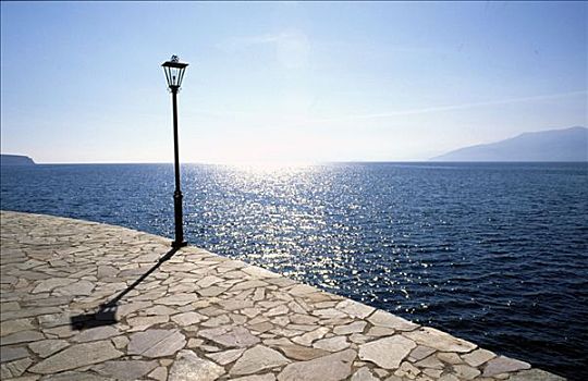 路灯,照亮,后部,水边,散步场所,伯罗奔尼撒,希腊,欧洲