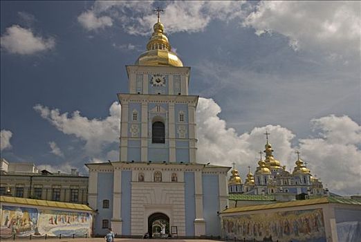 乌克兰,基辅,地点,钟楼,寺院,金色,圆顶,墙壁,游客,蓝天,云,2004年