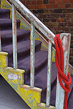 老,木质,楼梯,涂绘,紫色,丝绒,地毯