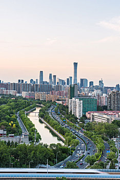夕阳下的北京东二环城市建筑