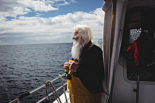 渔民,拿着,双筒望远镜,观景,船