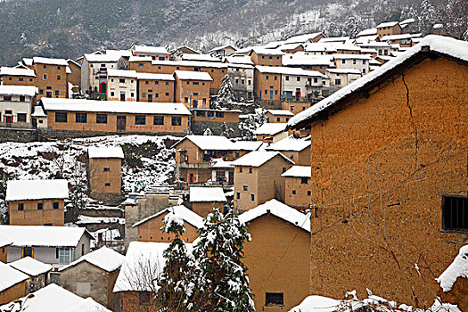 歙县阳产民居雪景