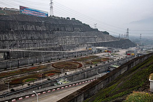 三峡水电站船只升降机