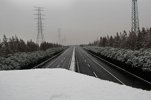 风雪高速路