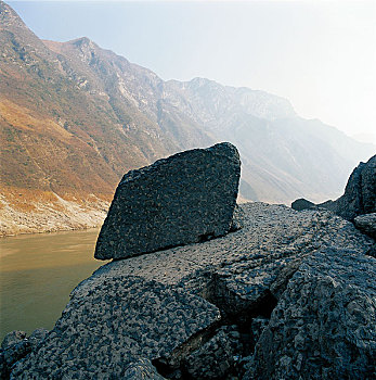 三峡巫峡跳石