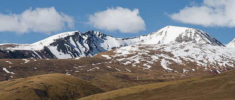 中国川藏北线317国道巴青县布加雪山风光