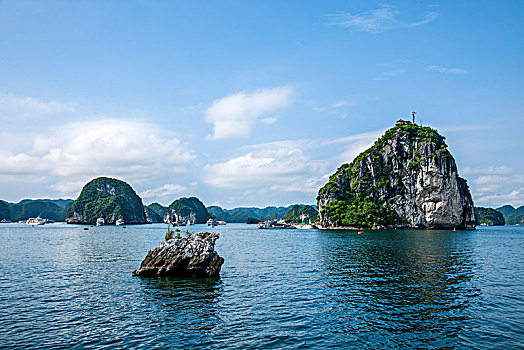 越南广宁鸿基市下龙湾海上石林