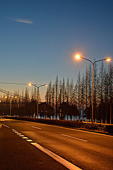 黄昏的公路