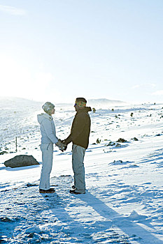 男性,女性,站立,雪中,握手,面对面,全身