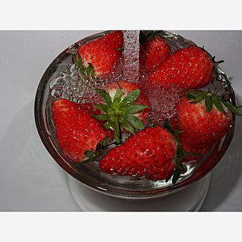 水与草莓8