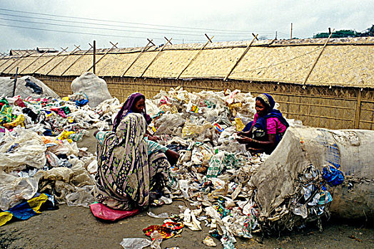 女人,准备,燃烧,垃圾,再循环,工厂,危险,状况,孟加拉