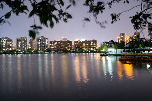 南京莫愁湖公园夜景