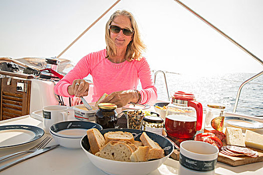 吃早餐,甲板,游艇