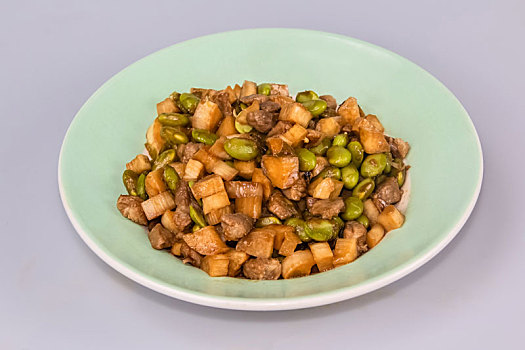 菜盘里炒熟的茭瓜毛豆肉丁食材品