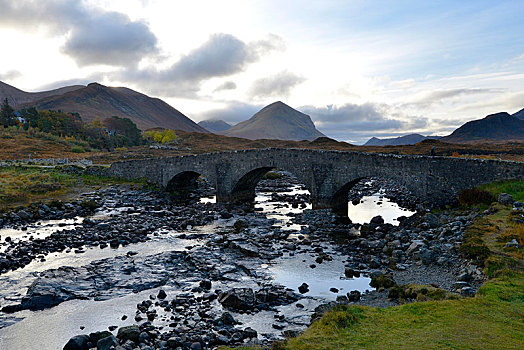 老,石桥,正面,黑色,山,斯凯岛,苏格兰,英国,欧洲