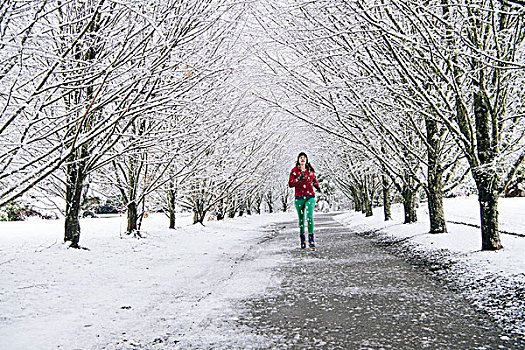 女人,慢跑,道路,雪中,遮盖,乡村