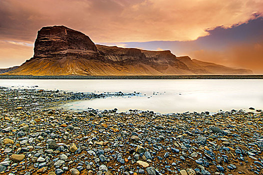 冰岛,山,石头,河,前景,侧面视角
