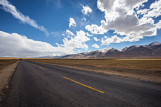 西藏青藏高原公路景色